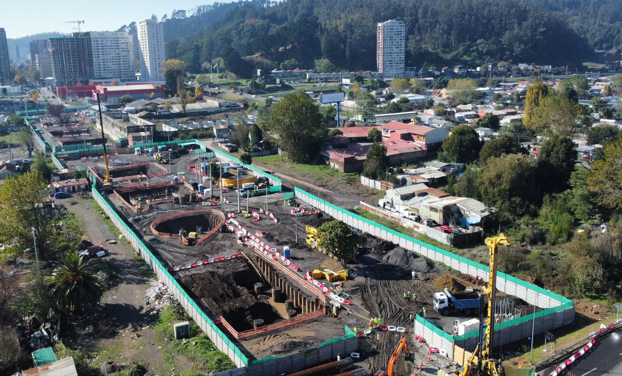 Un 75% de avance muestra instalación de pilotes del viaducto Chacabuco en Concepción