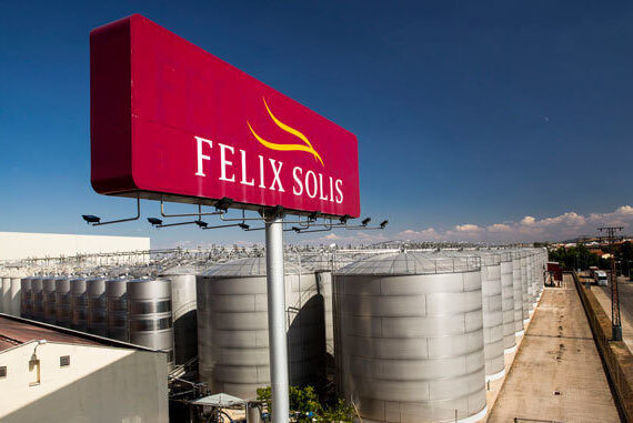 Félix Solís Avantis inaugura su primera bodega internacional en Chile