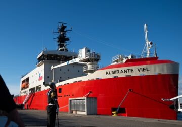 ASMAR entregó a la Armada de Chile el primer rompehielos fabricado en el Pacífico Sur