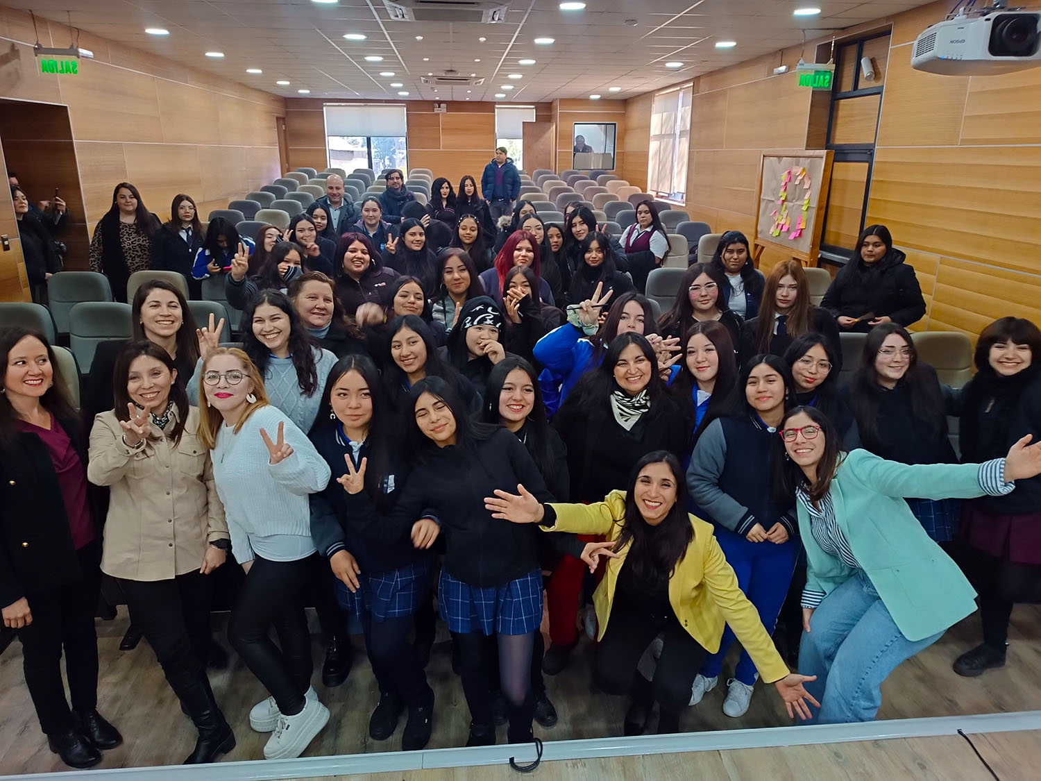 Mujeres profesionales inspiran a jóvenes a adentrarse en el mundo forestal