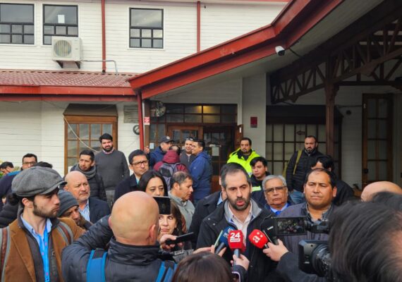 Ministro Grau tras reunión con contratistas de Huachipato: “Hay que romper la cadena y evitar efecto dominó”