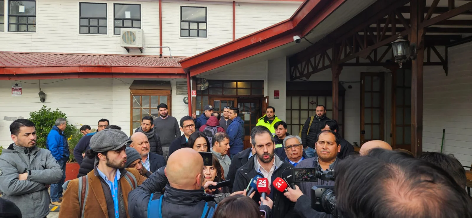 Ministro Grau tras reunión con contratistas de Huachipato: “Hay que romper la cadena y evitar efecto dominó”