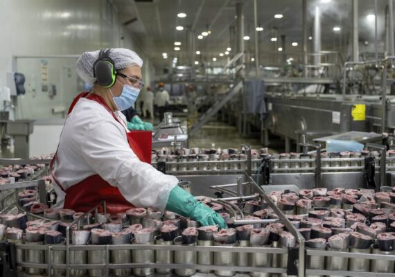 Trabajadores de flota y de plantas pesqueras del Biobío refutan cambios en fraccionamiento