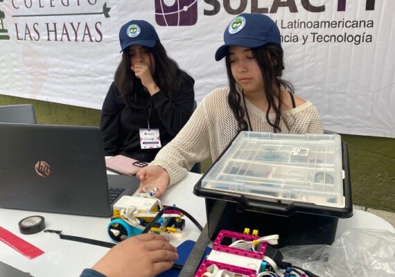 Alumnas de Penco logran primer lugar en competencia internacional de robótica en México