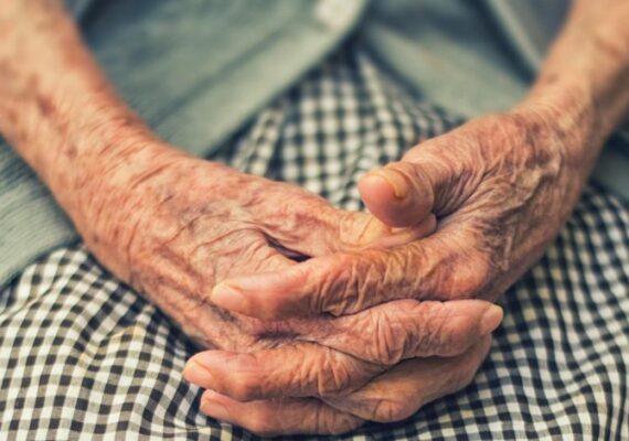 Reducción en nuevos pensionados refleja persistente desigualdad y caída de ingresos previsionales en Chile