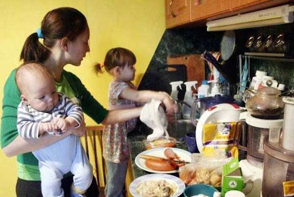 En el  Biobío, las mujeres destinan 2 horas más que los hombres al trabajo no remunerado 