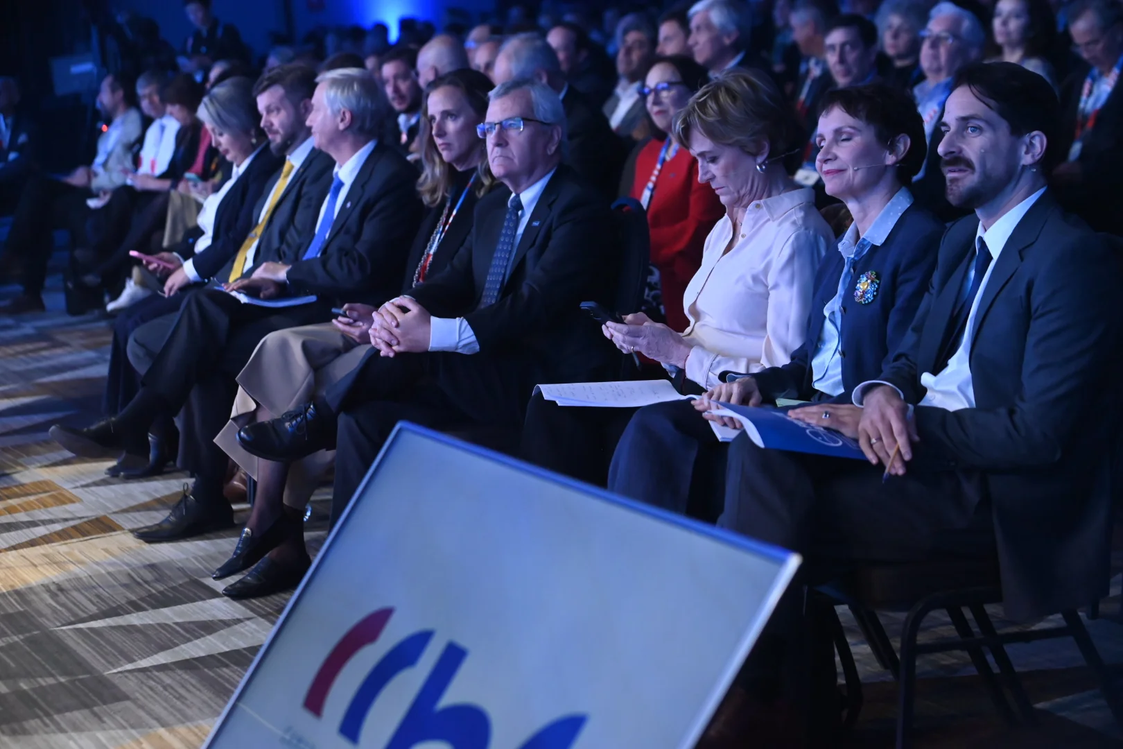 Candidatos presidenciales recibieron propuestas de la CChC con plan de obras prioritarias para el despegue del país.
