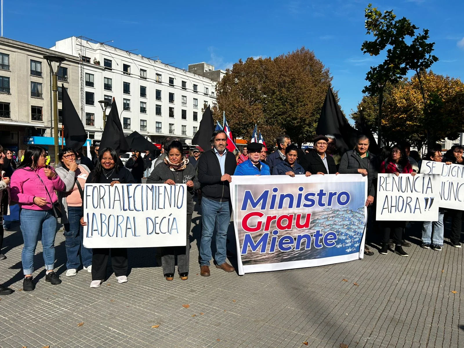 Organizaciones sindicales de la pesca industrial del Biobío exigen salida de Grau y Salas